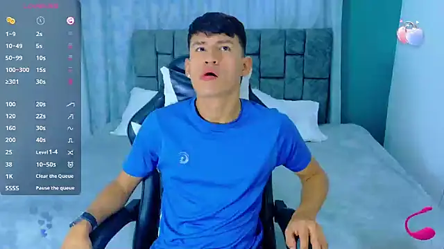 Nicolas Torres  online show from October 2025 05:52:01 AM