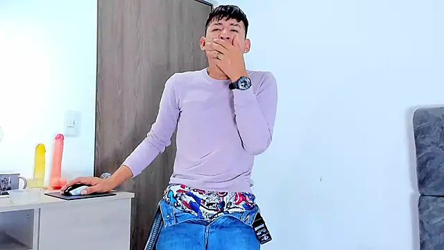 Nicolas Torres  online show from November 2025 07:40:01 AM