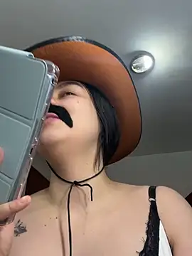 Selena Roa online show from October 2025 02:56:01 AM