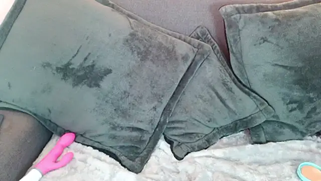 mia roux1 online show from April 2026 07:22:01 PM