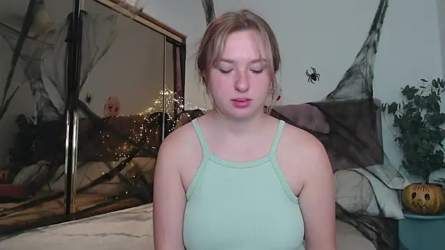 Snapshot of Ailissa__fox chatting on October 2025 06:43:02 AM Ailissa  fox online show from October 2025 06:43:02 AM