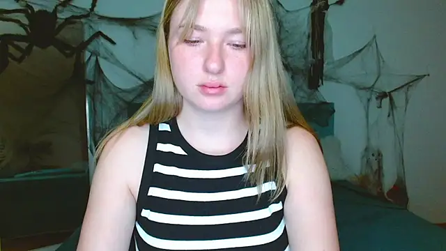 Snapshot of Ailissa__fox chatting on October 2025 09:38:01 PM Ailissa  fox online show from October 2025 09:38:01 PM