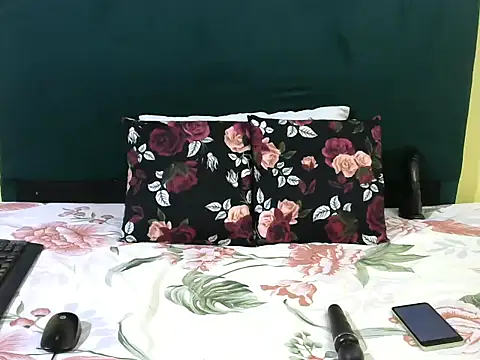 Snapshot of CherryZee chatting on November 2025 06:35:02 AM CherryZee online show from November 2025 06:35:02 AM