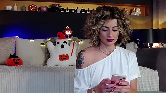 Snapshot of AnayseMaze chatting on October 2025 05:08:01 PM AnayseMaze online show from October 2025 05:08:01 PM