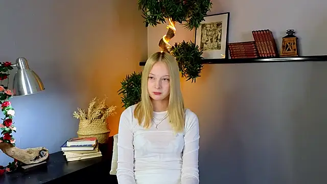 YungLyssy online show from November 2025 02:58:02 AM