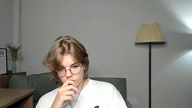 Snapshot of MelodyBaur chatting on October 2025 09:06:02 AM MelodyBaur online show from October 2025 09:06:02 AM