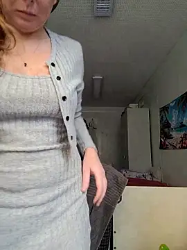JeniJansi online show from October 2025 12:01:02 PM