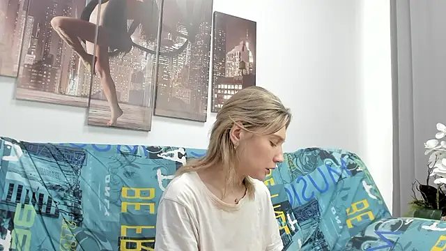 Snapshot of Tenderly_Sophie chatting on March 2026 01:34:02 AM Tenderly Sophie online show from March 2026 01:34:02 AM