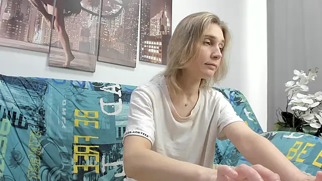 Snapshot of Tenderly_Sophie chatting on March 2026 01:33:02 AM Tenderly Sophie online show from March 2026 01:33:02 AM