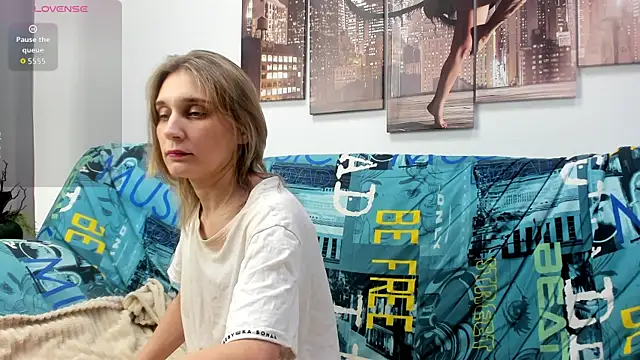 Snapshot of Tenderly_Sophie chatting on April 2026 01:33:01 AM Tenderly Sophie online show from April 2026 01:33:01 AM