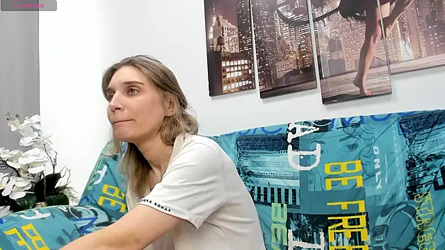 Snapshot of Tenderly_Sophie chatting on April 2026 01:23:02 AM Tenderly Sophie online show from April 2026 01:23:02 AM