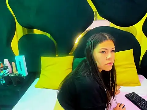 Gianna Johnson online show from December 2025 02:32:02 AM