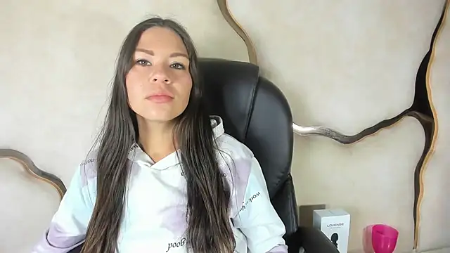 Gianna Johnson online show from December 2025 03:34:01 AM