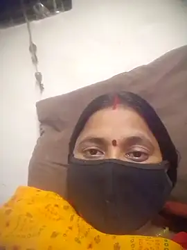 QRESABABY online show from October 2025 02:18:02 PM