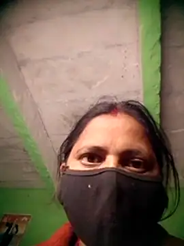 QRESABABY online show from November 2025 11:36:02 PM