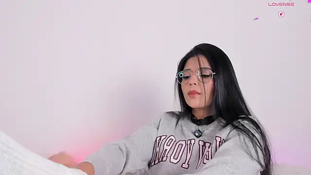 Snapshot of Sophie_Duarte chatting on December 2025 05:35:01 AM Sophie Duarte online show from December 2025 05:35:01 AM