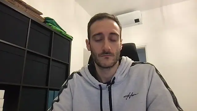 LukaShyGuy online show from November 2025 09:05:02 PM