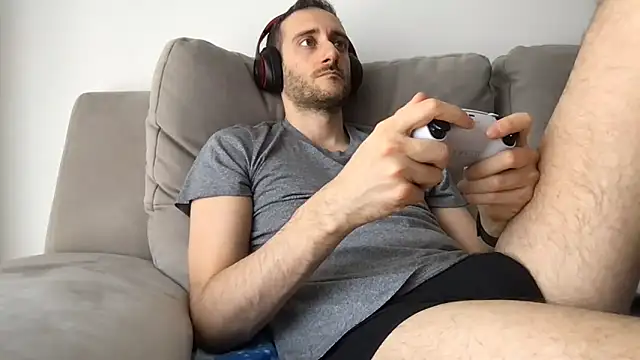 LukaShyGuy online show from May 2026 10:19:02 AM