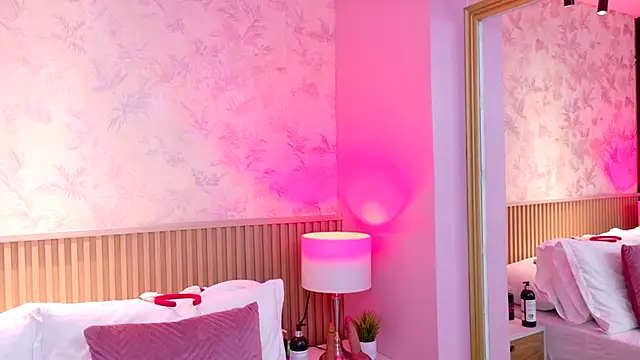 AdelineJhones online show from December 2025 07:09:01 PM