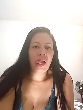 Snapshot of LeilaTaylor chatting on October 2025 01:36:03 PM LeilaTaylor online show from October 2025 01:36:03 PM