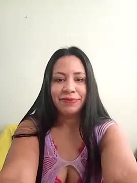 Snapshot of LeilaTaylor chatting on December 2025 02:21:01 PM LeilaTaylor online show from December 2025 02:21:01 PM