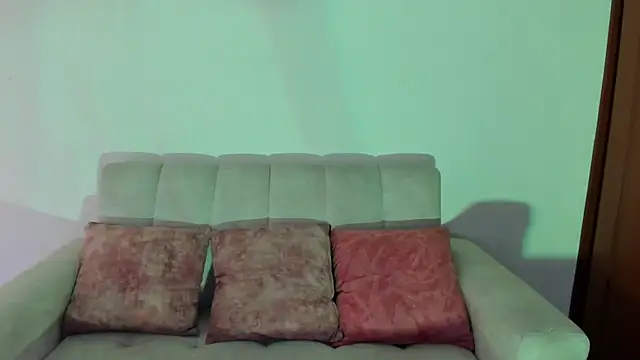 miadaviesx online show from November 2025 01:12:02 PM