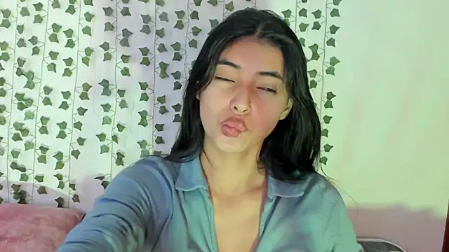 miadaviesx online show from December 2025 08:27:02 PM