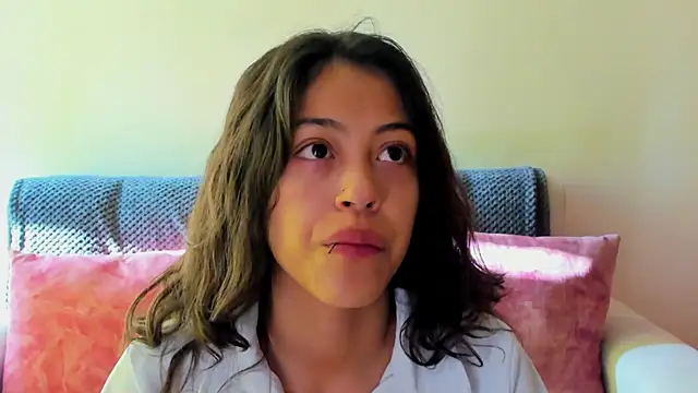 Snapshot of emily_jonessxx chatting on November 2025 08:41:02 PM emily jonessxx online show from November 2025 08:41:02 PM