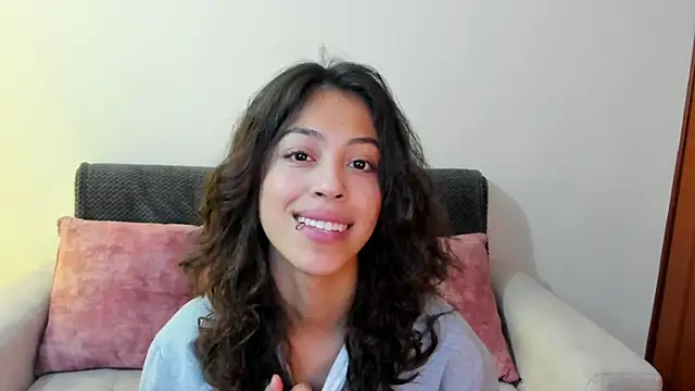 Snapshot of emily_jonessxx chatting on November 2025 06:10:02 PM emily jonessxx online show from November 2025 06:10:02 PM