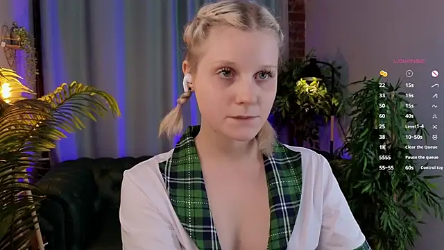 ShineJoan online show from November 2025 11:05:01 PM