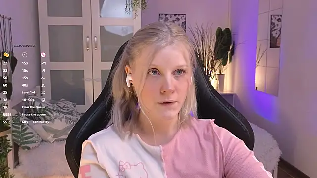 ShineJoan online show from November 2025 09:14:02 PM