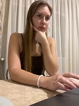 Snapshot of Elina1 chatting on November 2025 04:22:01 PM Elina1 online show from November 2025 04:22:01 PM