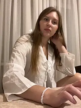 Snapshot of Elina1 chatting on November 2025 09:40:01 PM Elina1 online show from November 2025 09:40:01 PM
