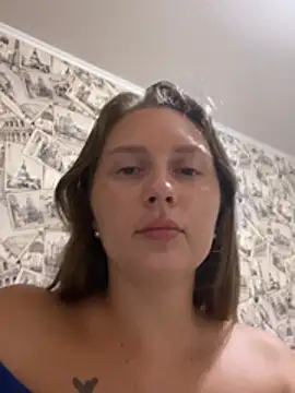 Snapshot of Elina1 chatting on July 2026 08:52:02 PM Elina1 online show from July 2026 08:52:02 PM