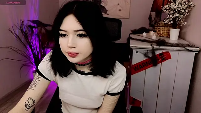 Snapshot of Emma_Kirks chatting on October 2025 10:38:02 AM Emma Kirks online show from October 2025 10:38:02 AM