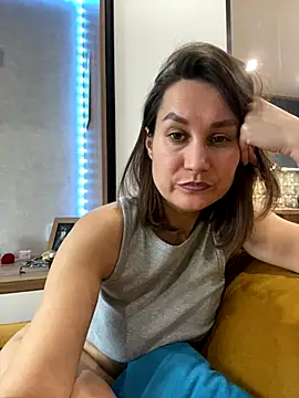 Snapshot of AliceLili chatting on November 2025 10:50:02 AM AliceLili online show from November 2025 10:50:02 AM