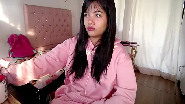 Snapshot of TaylorLight chatting on November 2025 12:39:02 PM TaylorLight online show from November 2025 12:39:02 PM