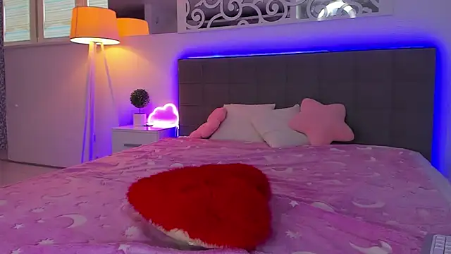 LuisaClover online show from February 2026 02:21:01 PM