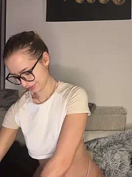 Snapshot of AlyssaSchwarz chatting on December 2025 05:51:02 PM AlyssaSchwarz online show from December 2025 05:51:02 PM