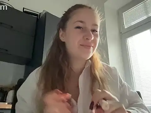 Nicole Wallker online show from October 2025 08:07:02 AM