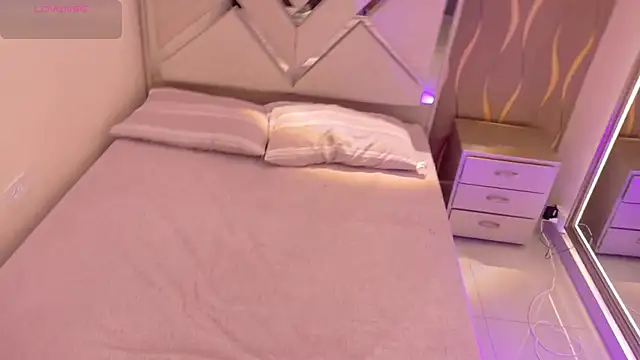 iam nicolle online show from February 2026 01:52:02 PM