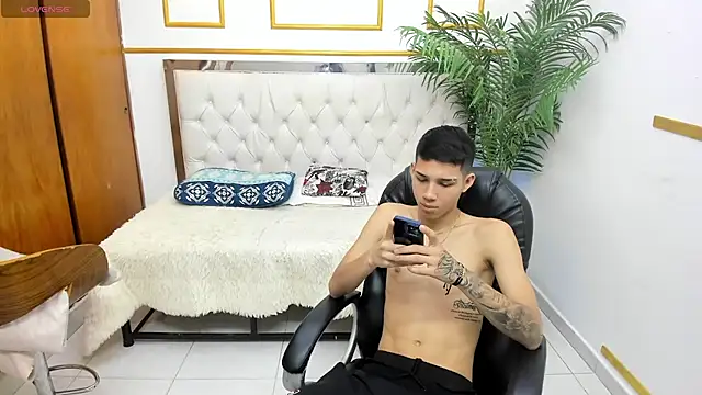 Snapshot of paul_ponce chatting on January 2026 06:00:02 PM paul ponce online show from January 2026 06:00:02 PM