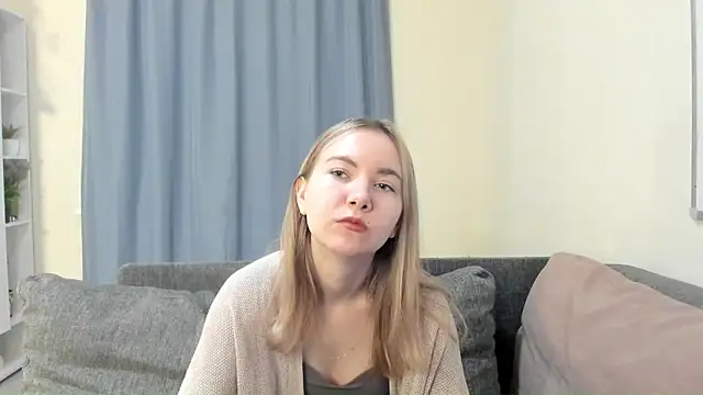 Snapshot of CathyHeximer chatting on December 2025 08:18:01 AM CathyHeximer online show from December 2025 08:18:01 AM