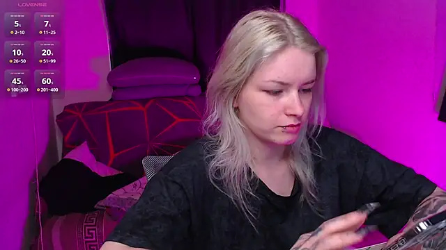 Snapshot of CherryNight6 chatting on June 2026 09:06:01 PM CherryNight6 online show from June 2026 09:06:01 PM