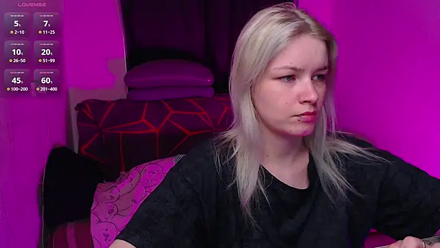 Snapshot of CherryNight6 chatting on June 2026 09:13:01 PM CherryNight6 online show from June 2026 09:13:01 PM