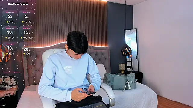 Maxii18  online show from November 2025 07:03:02 PM