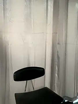 Snapshot of elliepixie chatting on November 2025 05:13:02 PM elliepixie online show from November 2025 05:13:02 PM