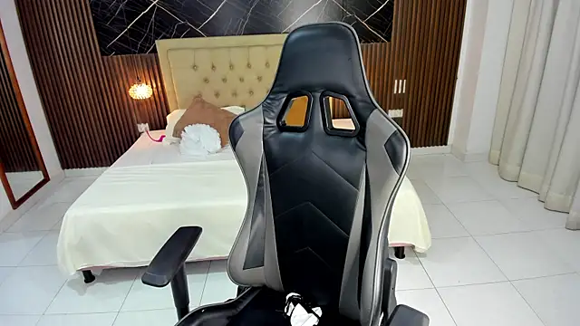 Snapshot of Milu_17 chatting on November 2025 10:58:02 AM Milu 17 online show from November 2025 10:58:02 AM