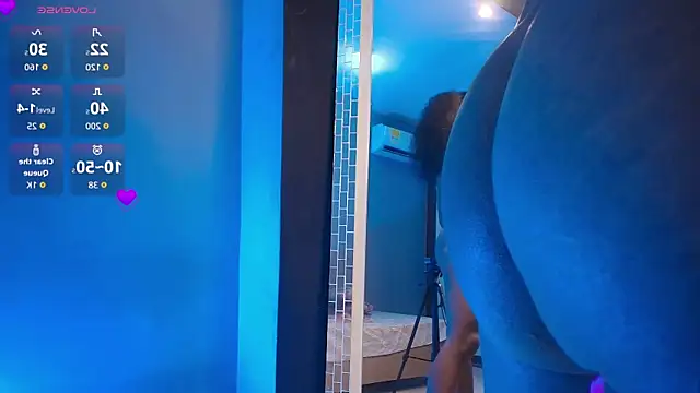 NaomiQueents online show from December 2025 04:23:02 PM