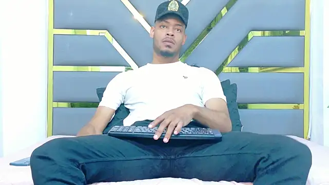 Neytanmalcon online show from November 2025 08:32:01 PM